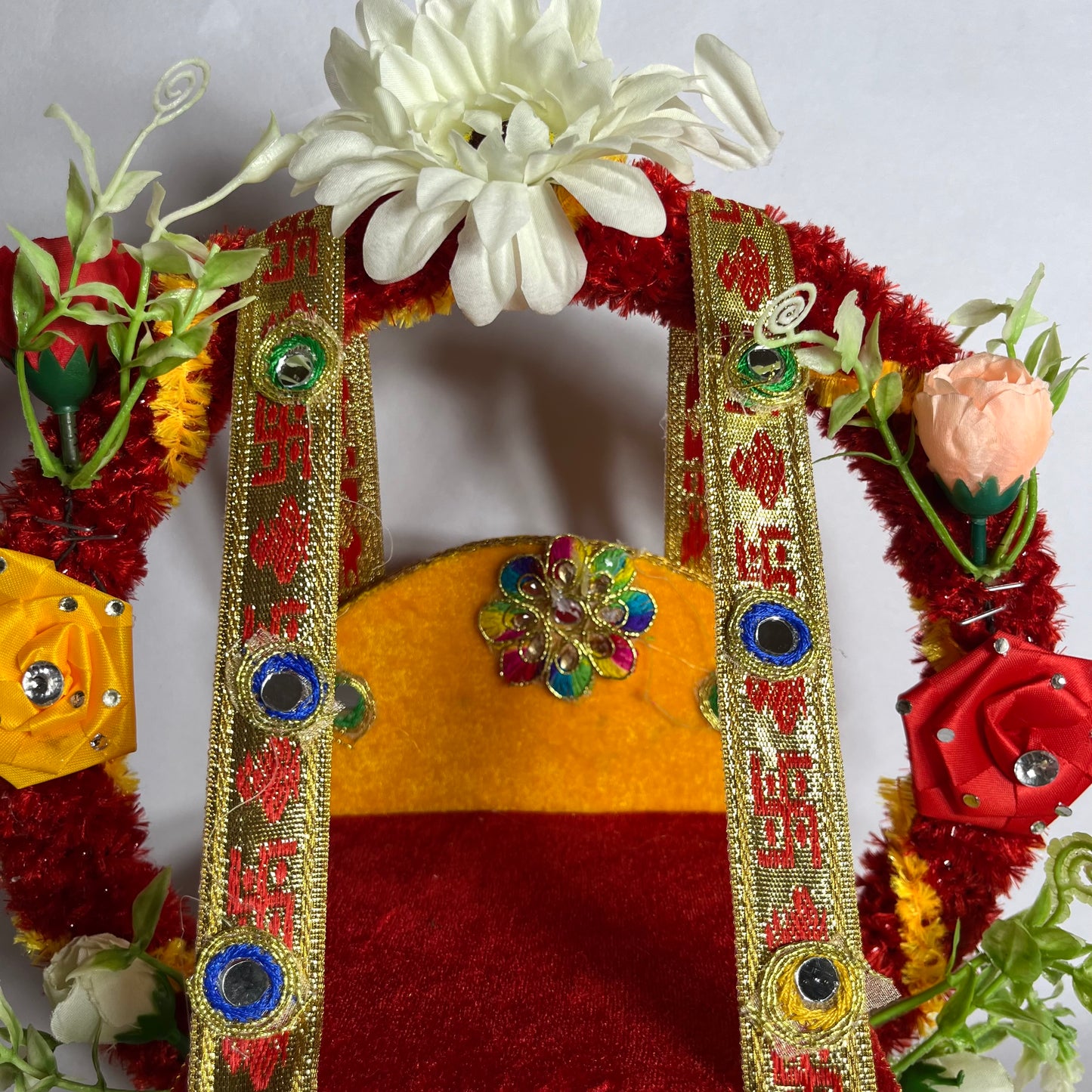 Round Decorated Thakur Ji Jhula