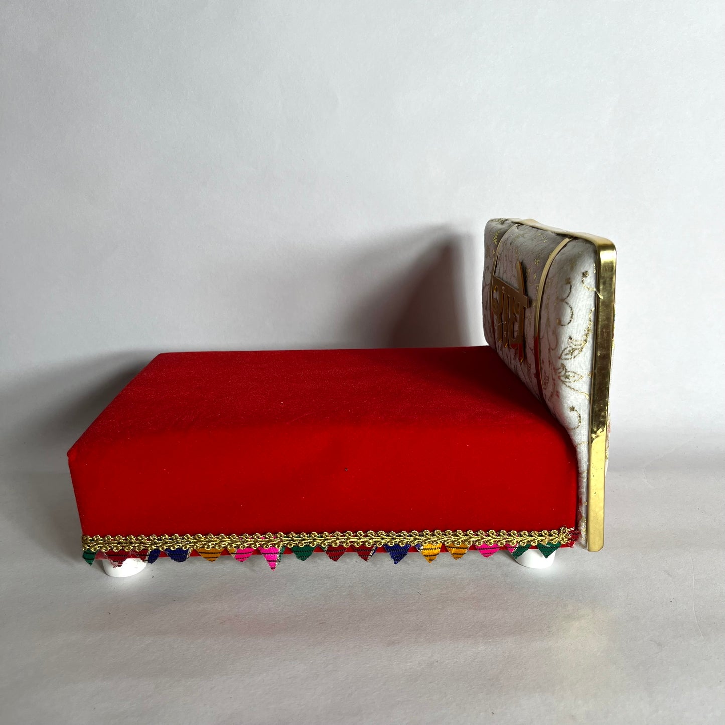 राधे Thakur Ji Red Bed Set